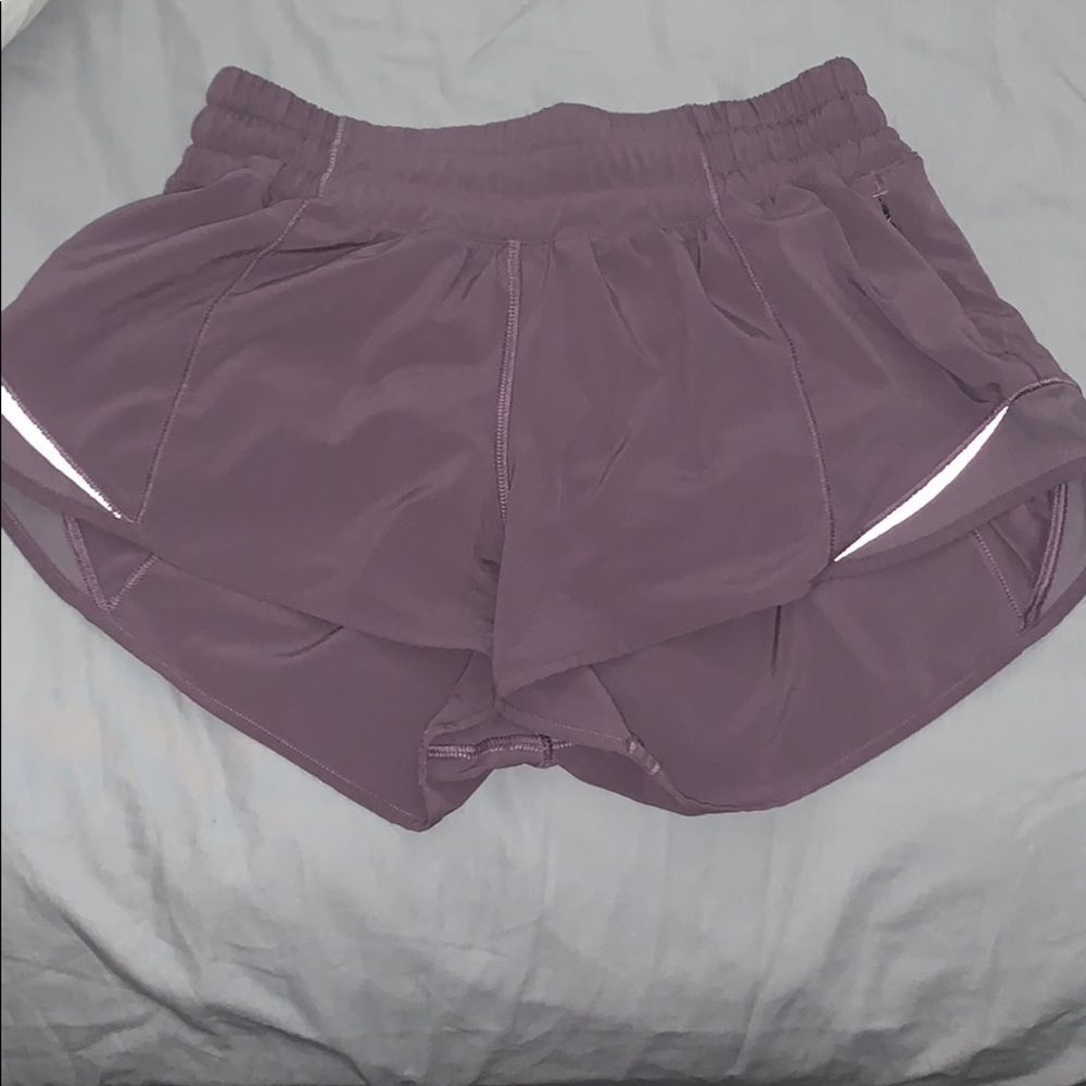 Lululemon Hotty Hot Short 2.5